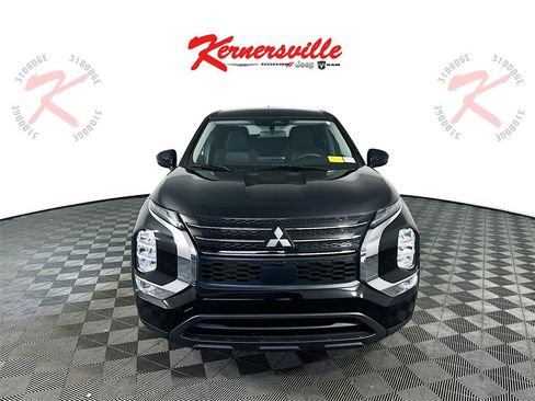 Used 2024 Mitsubishi Outlander ES image 2