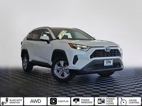 Used 2025 Toyota RAV4 XLE AWD/4WD image 1
