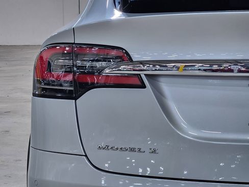 Used 2018 Tesla Model X 75D image 20