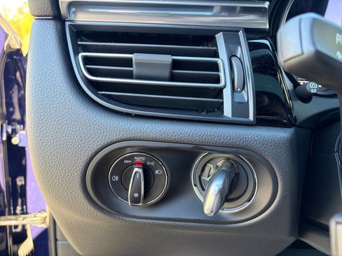 Certified 2025 Porsche Macan image 24