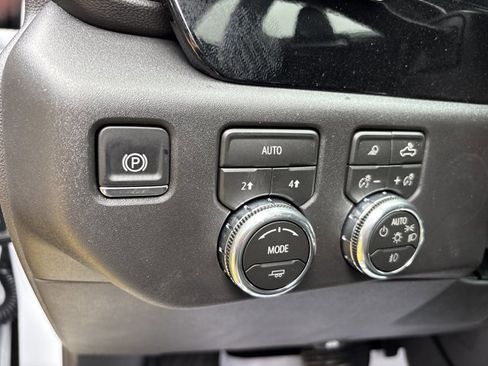 New 2026 GMC Sierra 1500 SLT image 25