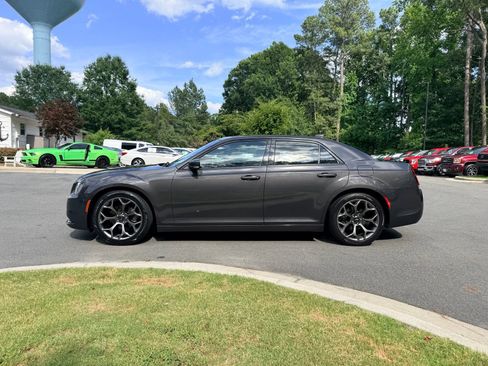 Used 2015 Chrysler 300 S RWD image 4