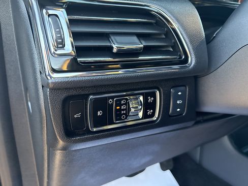 Used 2024 Lincoln Navigator Premiere image 13