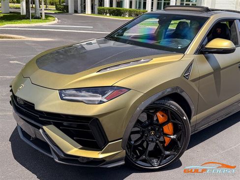Used 2024 Lamborghini Urus Performante AWD/4WD image 9