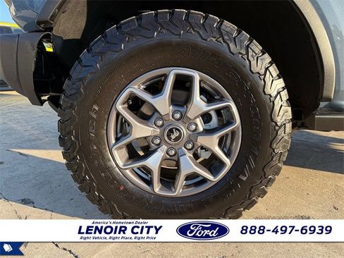 Used 2025 Ford Bronco Badlands image 8