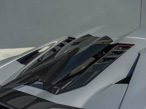 Used 2024 Lamborghini Revuelto image 51