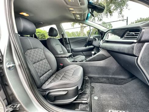 Used 2022 Kia Niro LXS image 14