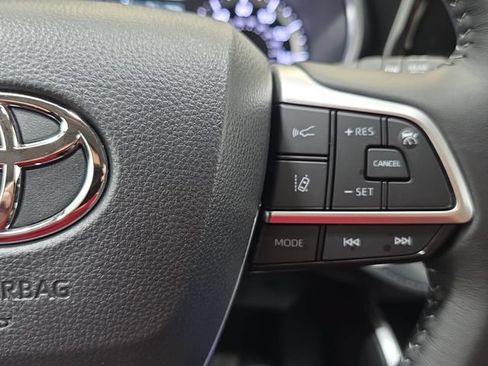 Certified 2025 Toyota Highlander XLE AWD/4WD image 14