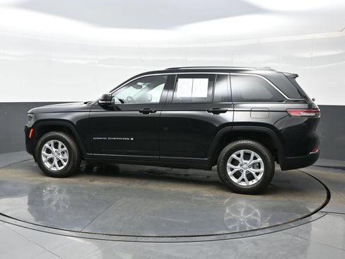 Used 2023 Jeep Grand Cherokee Limited image 3