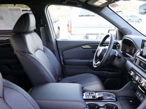 New 2025 Honda Pilot Black Edition image 8