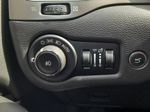 Used 2019 Jeep Cherokee Limited w/ Trailer Tow Group AWD/4WD image 18