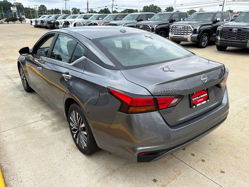 Used 2025 Nissan Altima 2.5 SV AWD/4WD image 7