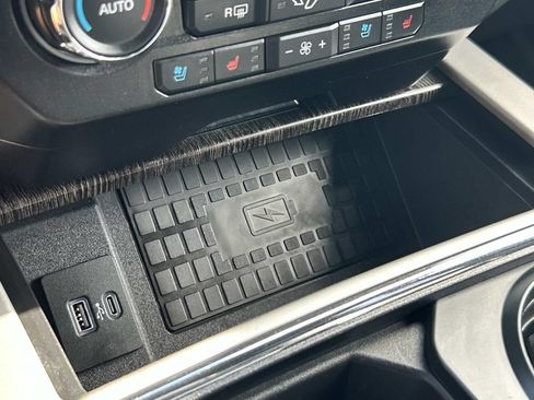 Used 2020 Ford F250 Lariat w/ Lariat Ultimate Package AWD/4WD image 39