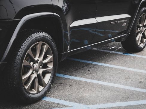 Used 2016 Jeep Grand Cherokee Limited 75th Anniversary image 34