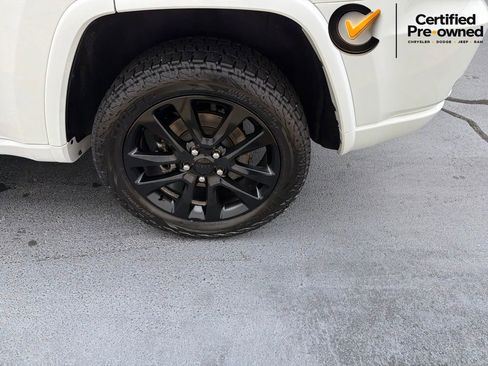 Certified 2021 Jeep Grand Cherokee Laredo X AWD/4WD image 17