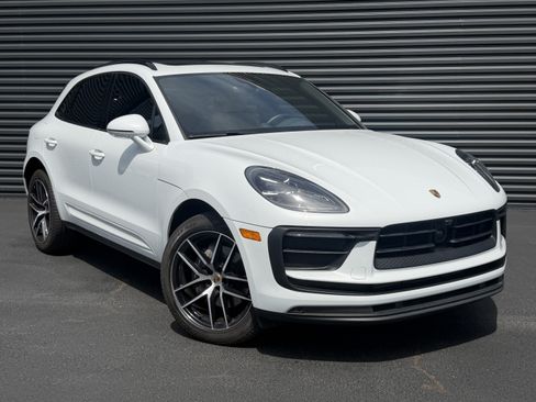 Certified 2024 Porsche Macan AWD/4WD image 7