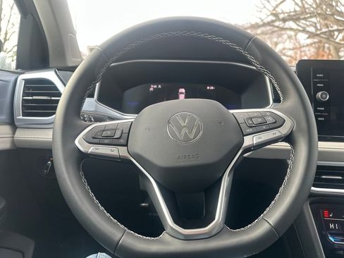 New 2026 Volkswagen Taos SE image 7