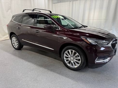 Used 2019 Buick Enclave Essence w/ LPO, Luxury Package FWD image 3