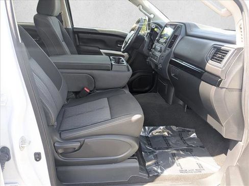 Used 2024 Nissan Titan SV AWD/4WD image 18