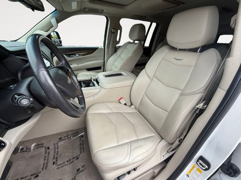 Used 2019 Cadillac Escalade ESV Premium Luxury AWD/4WD image 10