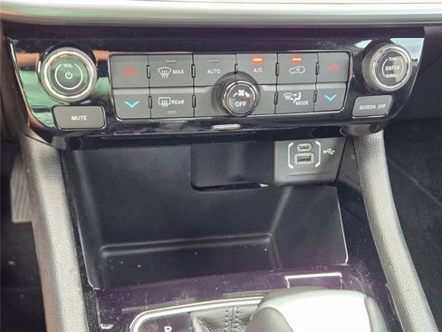 Certified 2025 Jeep Compass Limited AWD/4WD image 63