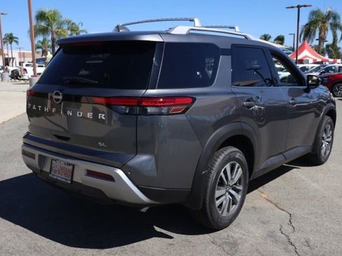 New 2025 Nissan Pathfinder SL image 4