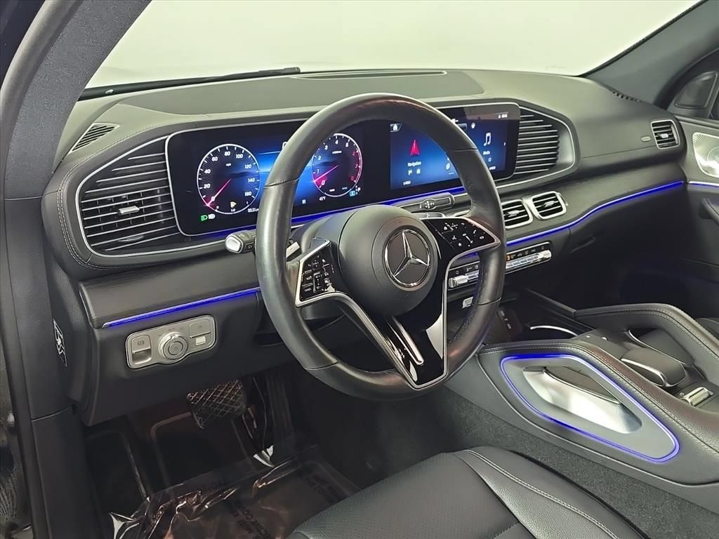 Used 2025 Mercedes-Benz GLS 450 4MATIC image 4