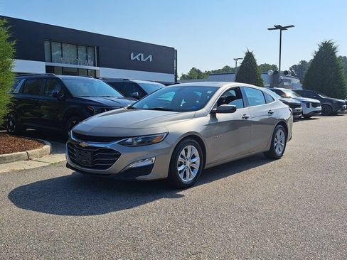 Used 2022 Chevrolet Malibu LT FWD image 2