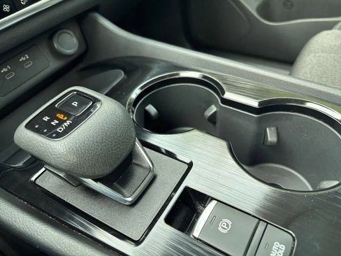 Used 2025 Nissan Rogue SV FWD image 36