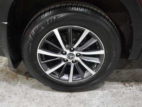 Used 2019 Toyota Highlander XLE AWD/4WD image 58