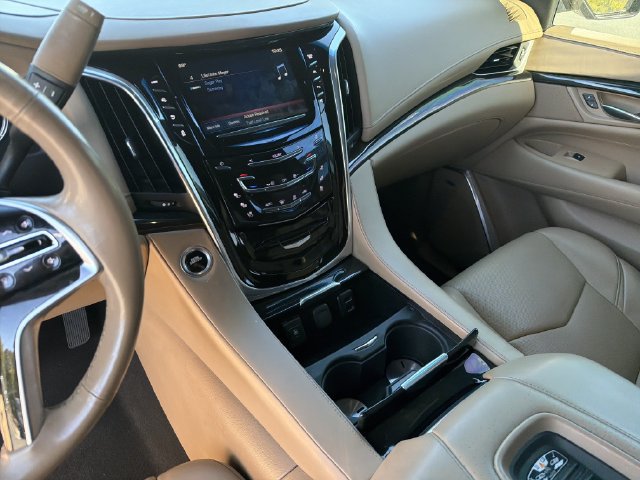 Used 2019 Cadillac Escalade Platinum RWD image 28