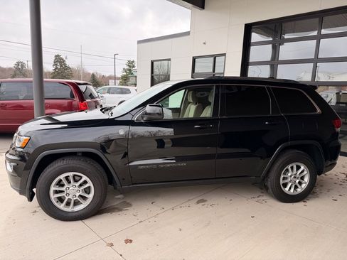 Used 2020 Jeep Grand Cherokee Laredo image 4