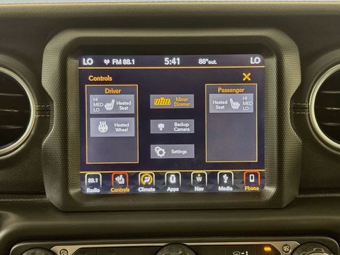 Used 2018 Jeep Wrangler Unlimited Sahara AWD/4WD image 15