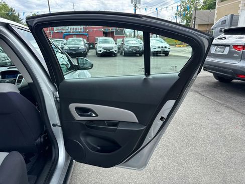 Used 2013 Chevrolet Cruze LS FWD image 39