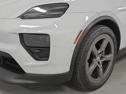 Certified 2025 Porsche Macan Electric RWD image 11