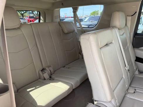 Used 2019 Cadillac Escalade ESV Premium Luxury AWD/4WD image 13