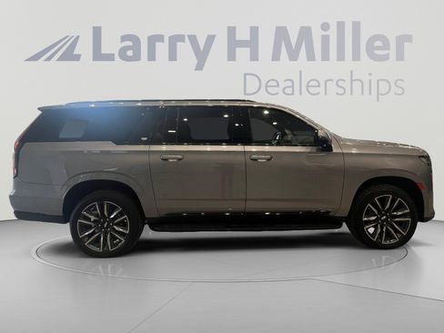 Used 2024 Cadillac Escalade ESV Sport AWD/4WD image 6