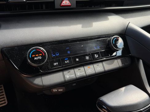 Certified 2025 Hyundai Elantra Sport FWD image 17