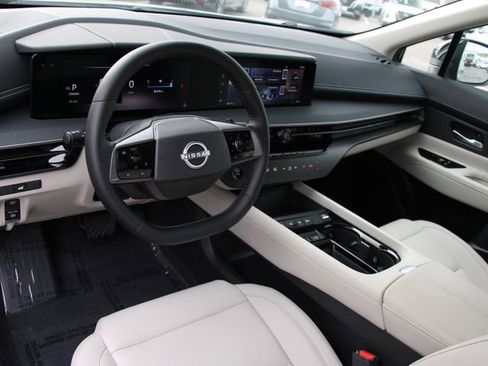 Certified 2025 Nissan Murano SV image 2