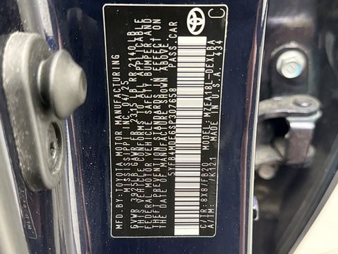 Used 2025 Toyota Corolla LE FWD image 11