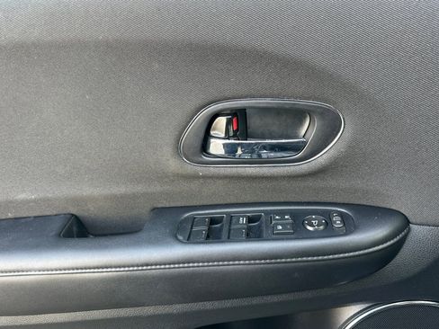 Used 2020 Honda HR-V EX image 12