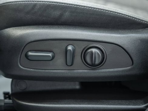 Used 2022 Chevrolet Equinox LS w/ LS Convenience Package image 32