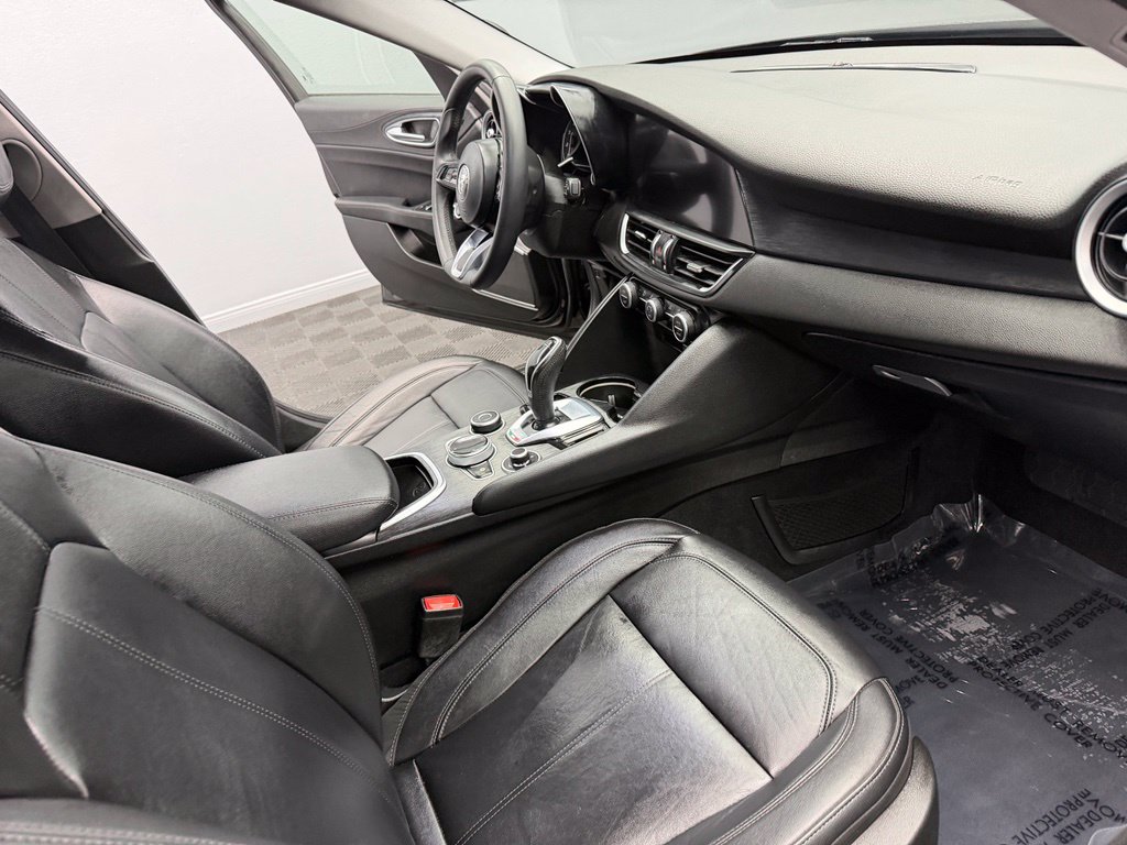 Used 2020 Alfa Romeo Giulia w/ Quick Order Package 22K Sport RWD image 52