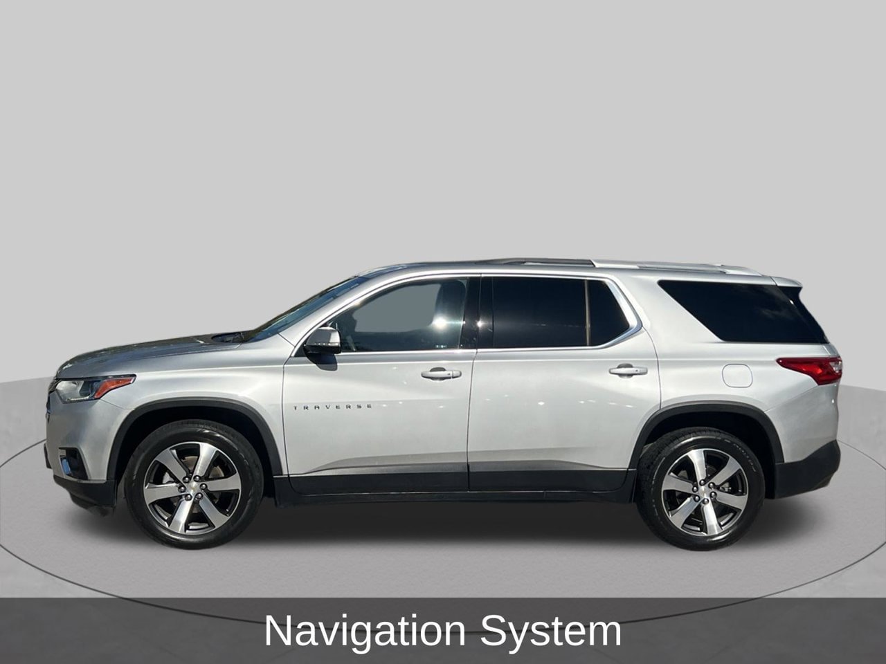 Used 2018 Chevrolet Traverse LT FWD image 2