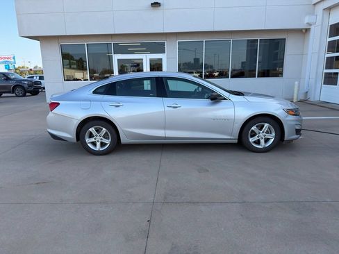 Used 2021 Chevrolet Malibu LS FWD image 3