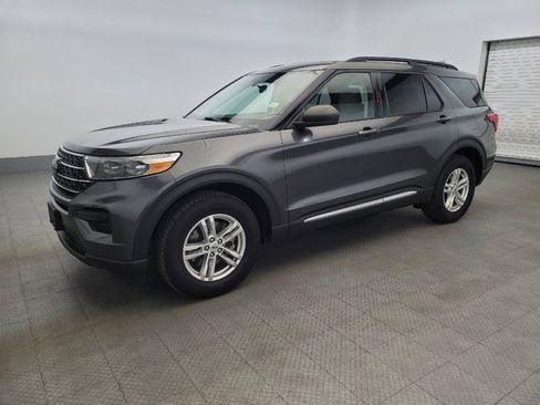 Used 2020 Ford Explorer XLT w/ Comfort Package image 2