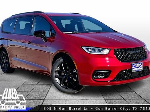 New 2026 Chrysler Pacifica Select image 1