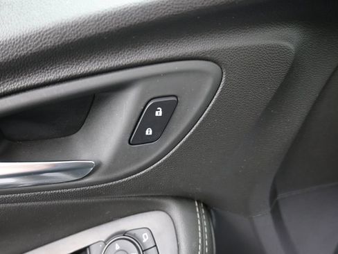 Used 2025 Buick Encore GX Preferred AWD/4WD image 29