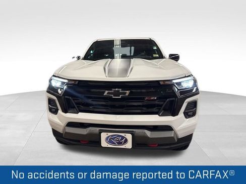 Used 2025 Chevrolet Colorado Z71 w/ Technology Package AWD/4WD image 2