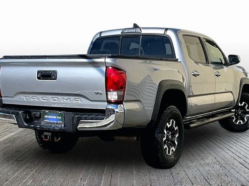 Used 2016 Toyota Tacoma TRD Off-Road w/ Towing Package image 9